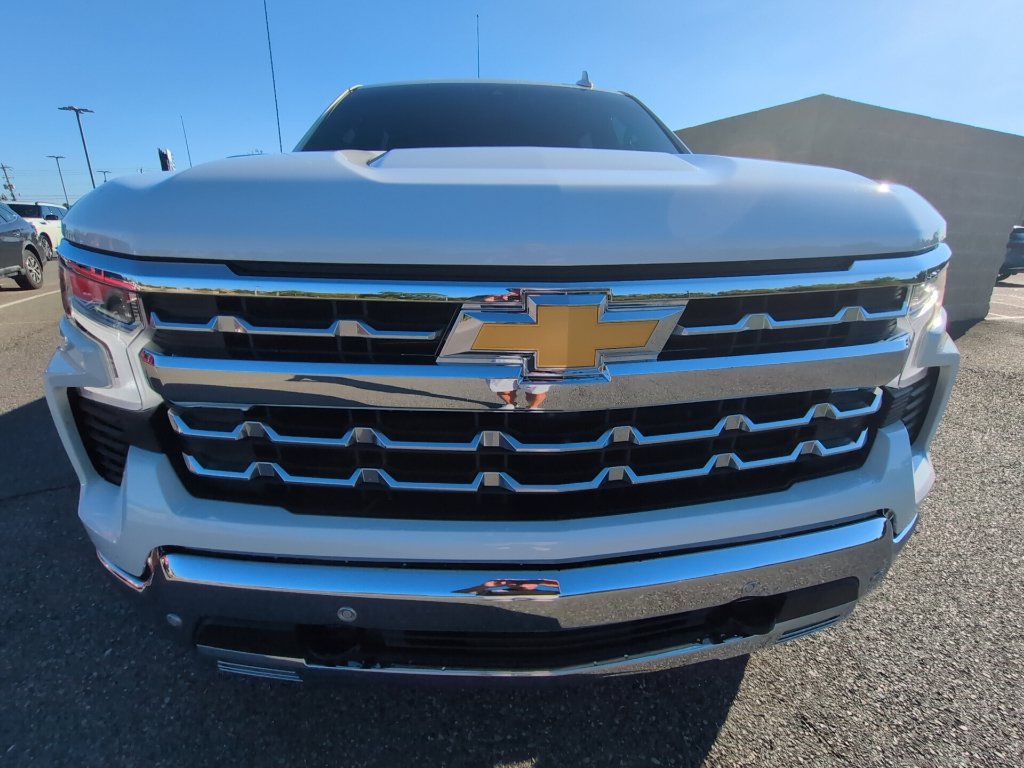 Used 2026 Chevrolet Silverado 1500 LTZ AWD/4WD image 2