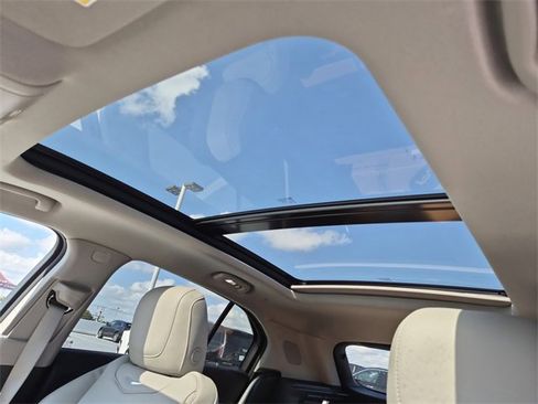 Used 2023 Cadillac XT4 Premium Luxury image 17