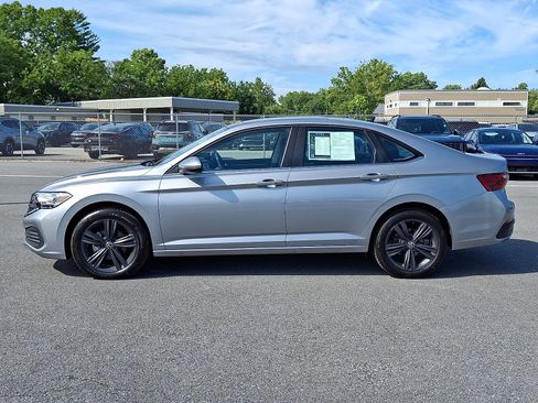 Used 2024 Volkswagen Jetta SE w/ Panoramic Sunroof Package FWD image 8