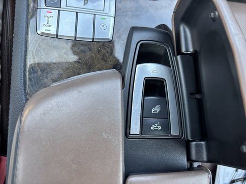 Used 2015 Mercedes-Benz SL 550 image 40