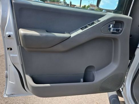 Used 2012 Nissan Frontier SV w/ SV Premium Utility Pkg AWD/4WD image 22