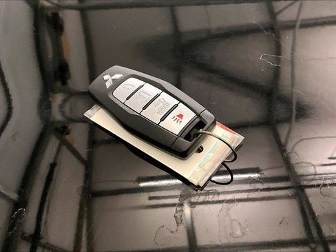 Used 2023 Mitsubishi Outlander SE Black Edition image 9