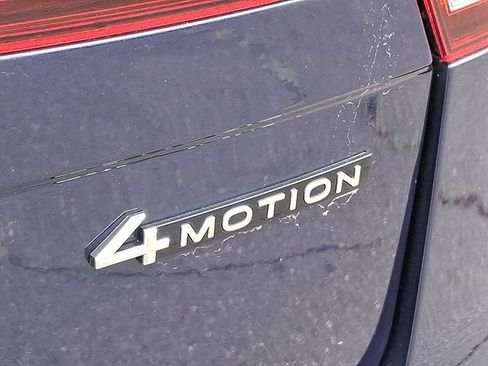 Used 2022 Volkswagen Tiguan SE w/ Panoramic Sunroof Package AWD/4WD image 32