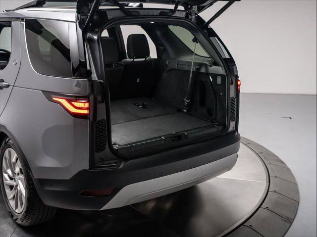 New 2026 Land Rover Discovery S AWD/4WD image 32