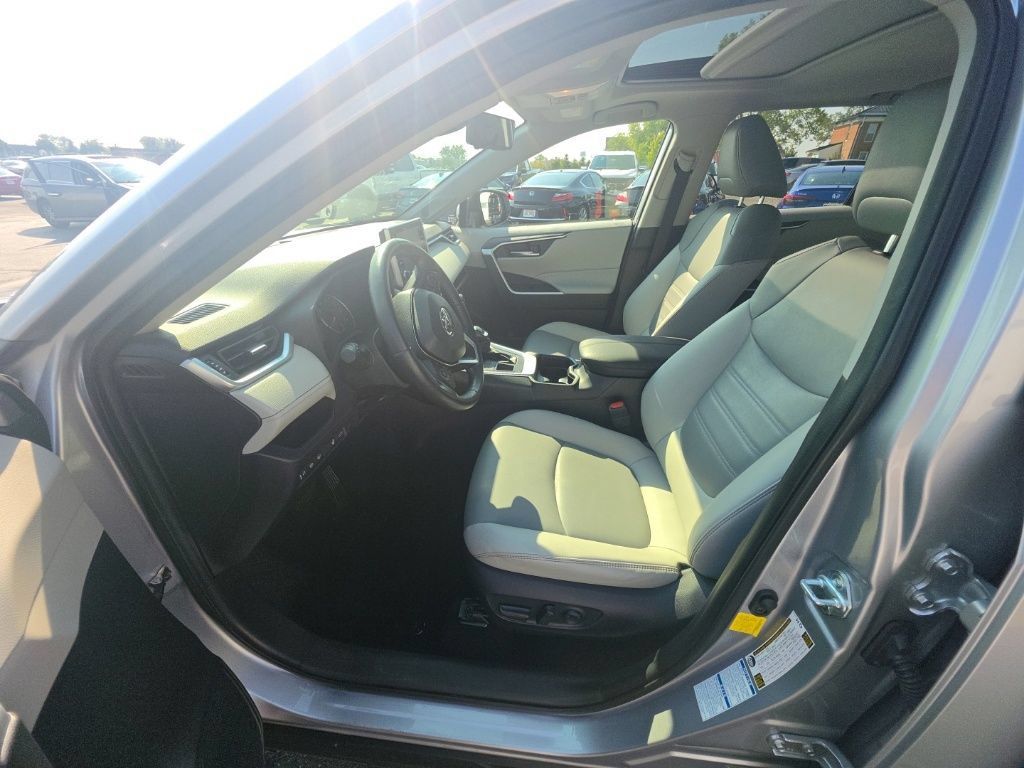 Used 2019 Toyota RAV4 XLE Premium w/ Advanced Technology Package AWD/4WD image 14