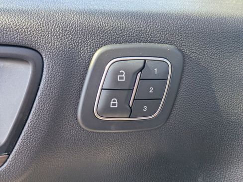 Used 2020 Ford Escape Titanium image 27