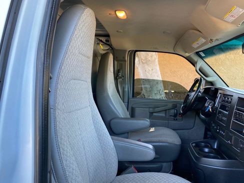 Used 2022 Chevrolet Express 2500 w/ Enhanced Convenience Package RWD image 36