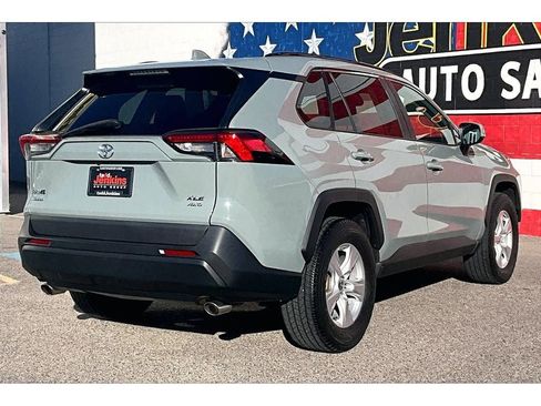 Used 2021 Toyota RAV4 XLE w/ Convenience Package image 2