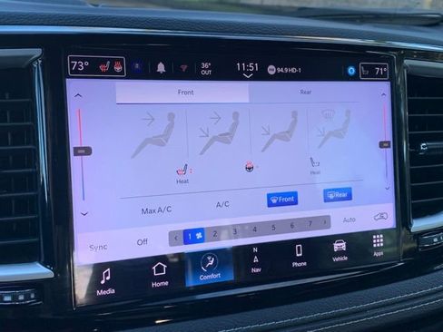 Used 2022 Chrysler Pacifica Touring-L w/ Uconnect Theater Family Group image 21