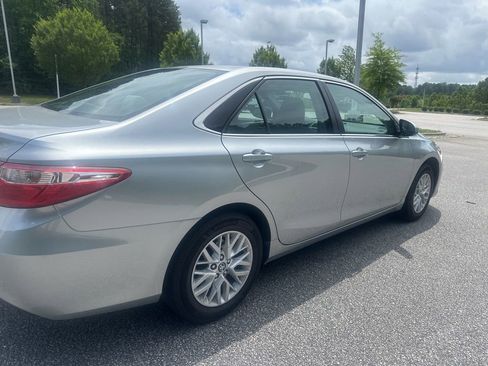 Used 2017 Toyota Camry LE FWD image 2
