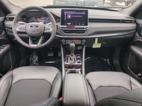 New 2026 Jeep Compass Latitude image 15