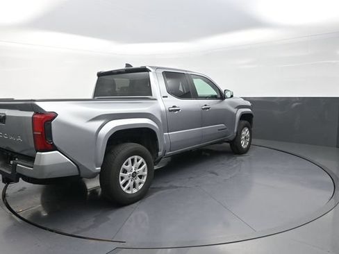 Used 2025 Toyota Tacoma SR5 AWD/4WD image 15