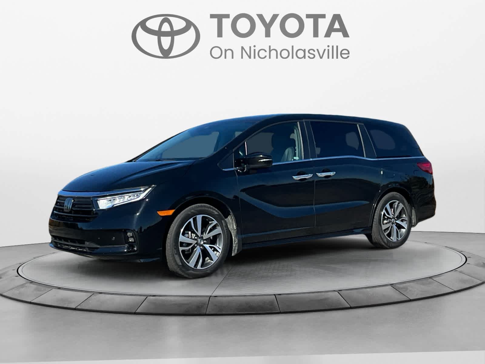 Used 2024 Honda Odyssey Touring image 1