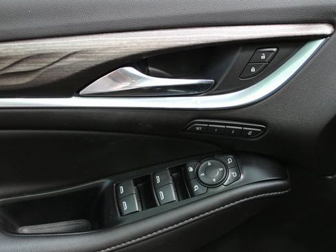 Used 2023 Buick Enclave Avenir image 13