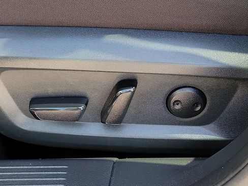 Used 2025 Nissan Rogue SV FWD image 20