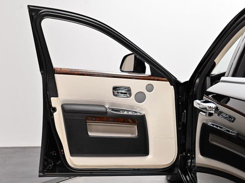 Used 2012 Rolls-Royce Ghost RWD image 7