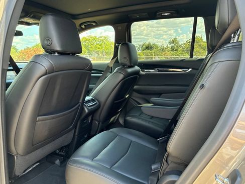 Used 2022 Cadillac XT6 Premium Luxury AWD/4WD image 17