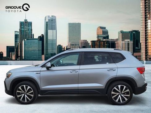 Used 2022 Volkswagen Taos SE AWD/4WD image 2