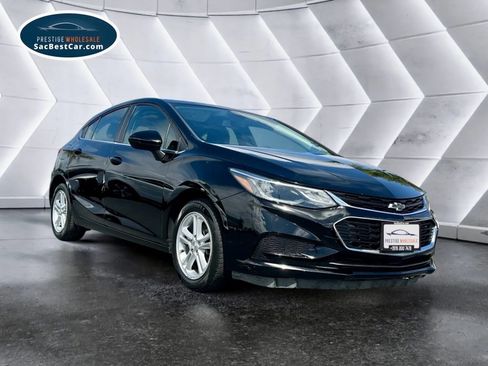 Used 2017 Chevrolet Cruze LT w/ Convenience Package image 3