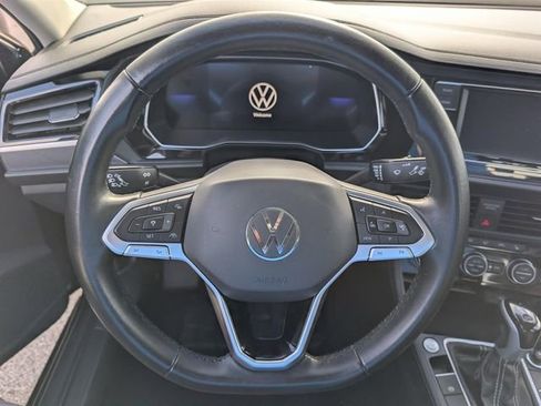 Used 2024 Volkswagen Jetta SE image 8