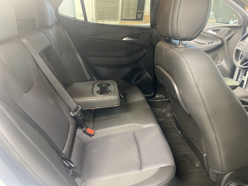 Certified 2024 Buick Encore GX Preferred w/ Comfort Package FWD image 35