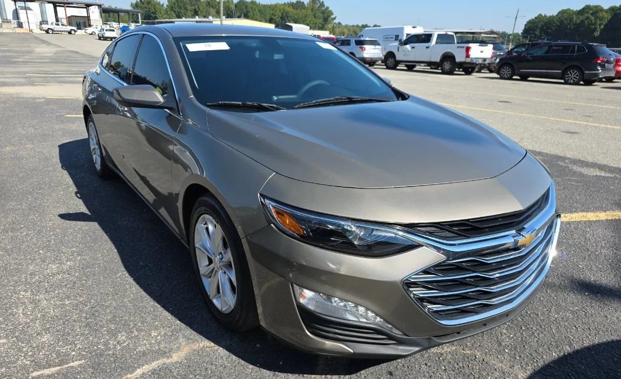Used 2020 Chevrolet Malibu LT FWD image 2