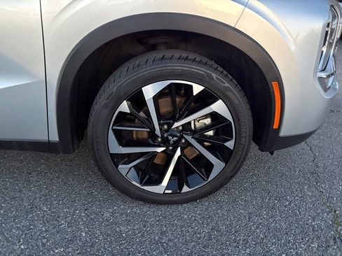 Used 2024 Mitsubishi Outlander AWD image 24