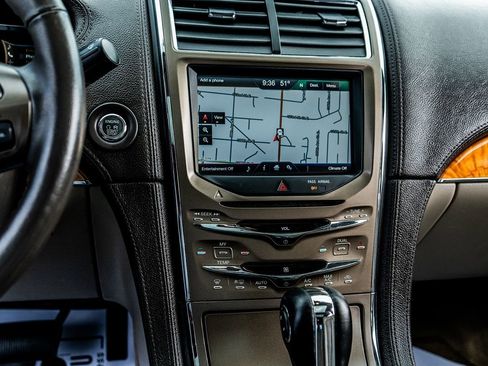 Used 2012 Lincoln MKX AWD image 30