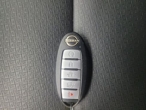 Used 2022 Nissan Rogue SV w/ SV Premium Package image 32