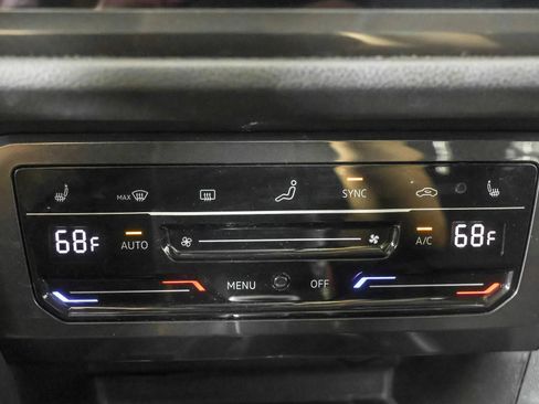 Used 2024 Volkswagen Tiguan SE w/ Panoramic Sunroof Package AWD/4WD image 30