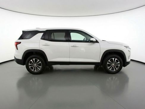 Used 2025 Chevrolet Equinox LT image 11