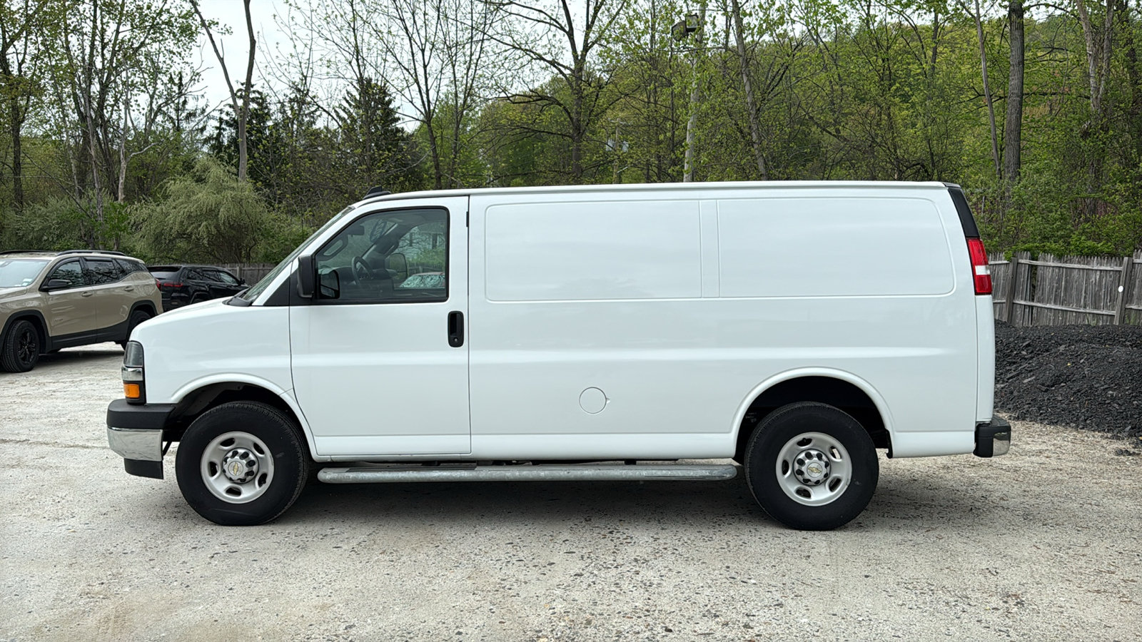 Used 2024 Chevrolet Express 2500 w/ Driver Convenience Package RWD image 4