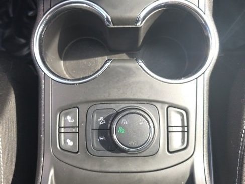 Used 2022 GMC Terrain SLE w/ Driver Convenience Package image 20