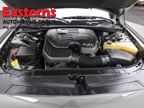 Used 2022 Dodge Challenger SXT w/ Driver Convenience Group RWD image 7