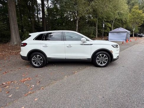 Used 2022 Lincoln Nautilus Reserve w/ Luxury Package image 17