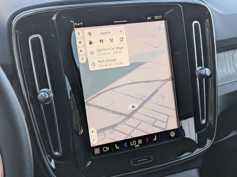 Certified 2024 Volvo XC40 B5 Core image 28