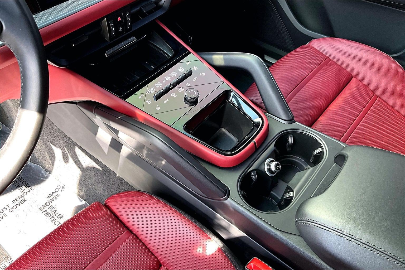 Certified 2025 Porsche Cayenne E-Hybrid Coupe w/ Premium Package Plus AWD/4WD image 17