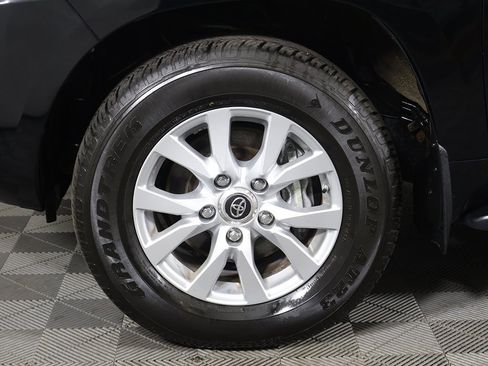 Used 2020 Toyota Land Cruiser image 27