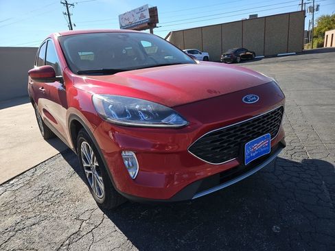Used 2022 Ford Escape SEL image 2