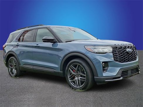 Certified 2025 Ford Explorer ST image 3