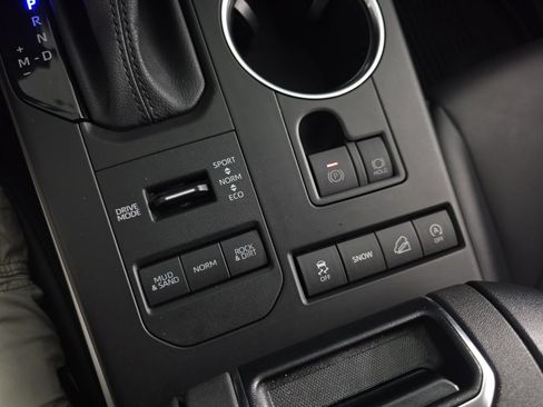 Used 2022 Toyota Highlander XLE AWD/4WD image 21