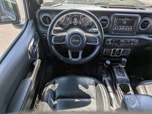 Used 2018 Jeep Wrangler Unlimited Sahara w/ LED Lighting Group AWD/4WD image 16