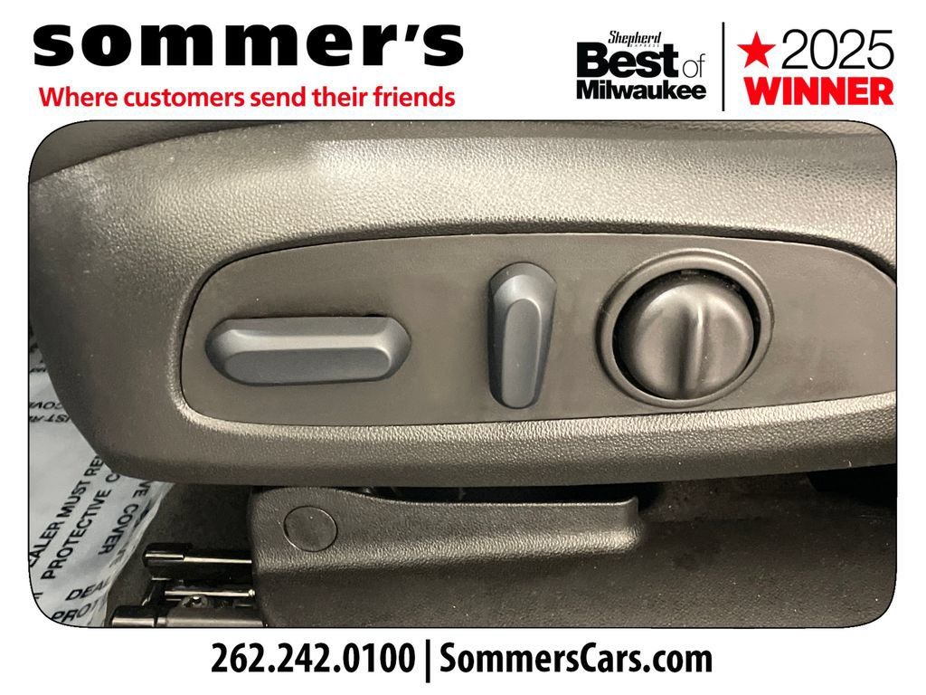 Used 2023 GMC Acadia AT4 w/ Technology Package AWD/4WD image 10