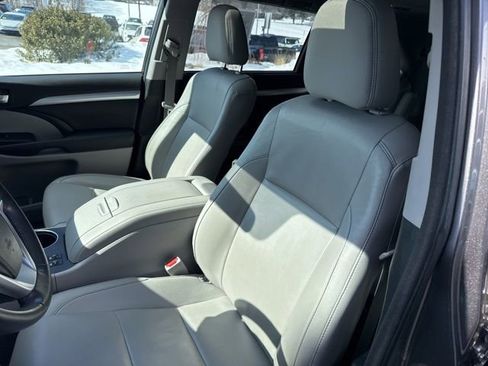 Used 2015 Toyota Highlander XLE image 26