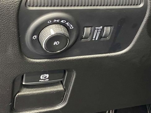 Used 2025 Jeep Wagoneer L Series II w/ 8-pass Seating Package image 19