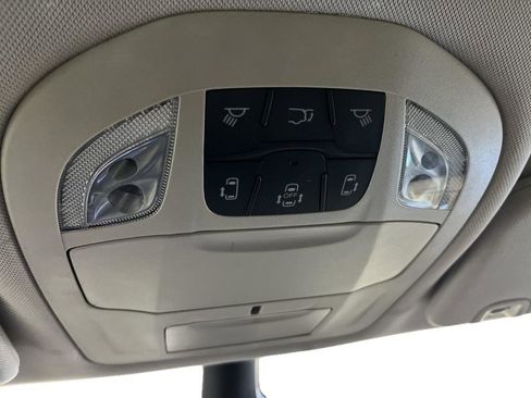Used 2023 Chrysler Pacifica Touring-L FWD image 15