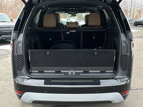 New 2026 Land Rover Discovery Limited Edition image 26