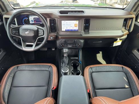 Used 2023 Ford Bronco Outer Banks AWD/4WD image 2