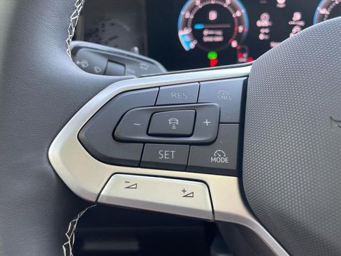 New 2026 Volkswagen Tiguan SE FWD image 19