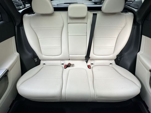 Used 2023 Mercedes-Benz GLC 300 4MATIC image 15